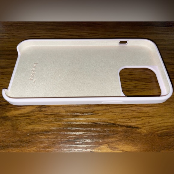 Apple IPhone 13pro silicone case from Target of heyday in pastel pink - Picture 4 of 6